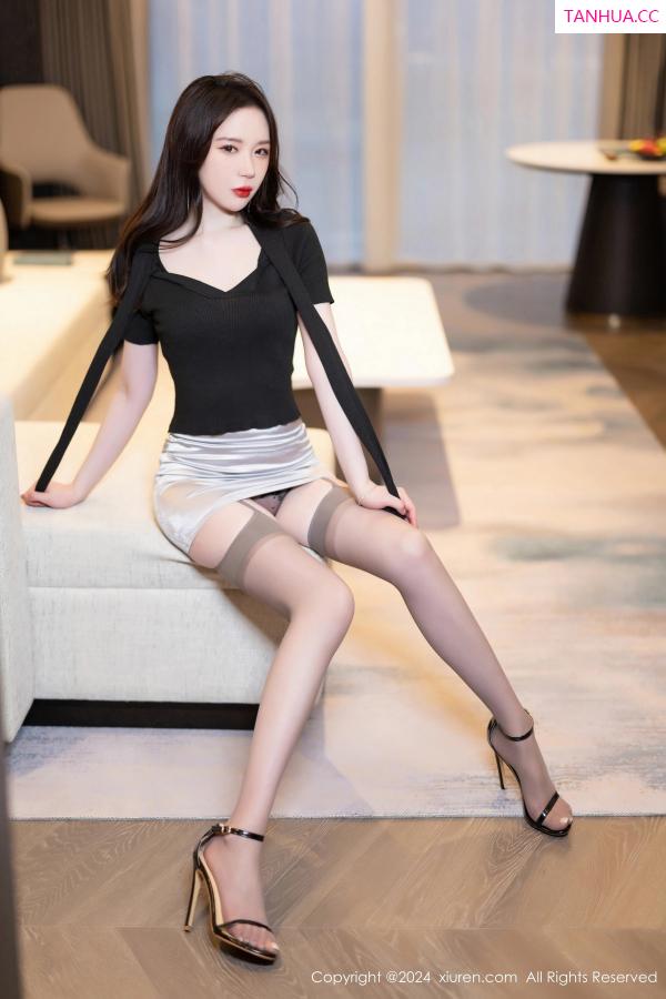 梦心玥  [XiuRen]高清写真图 2024.06.12 No.8689 梦心玥 黑丝美腿第13张图片